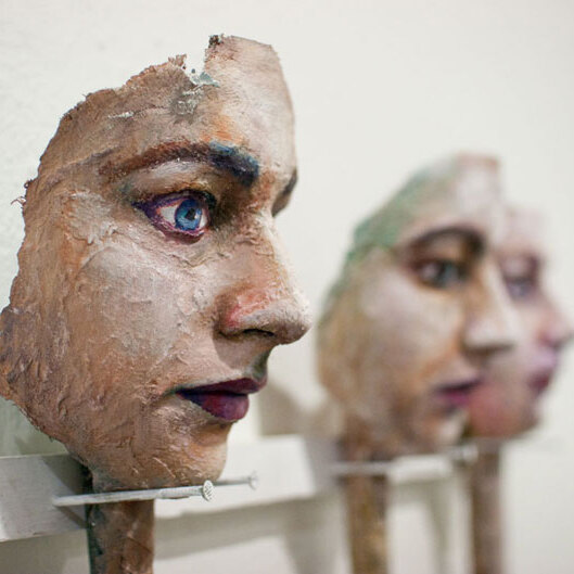 Tool / close-up 2 - 2009 - gips, stokken, olieverf, spijkers - 145x85x15 cm 