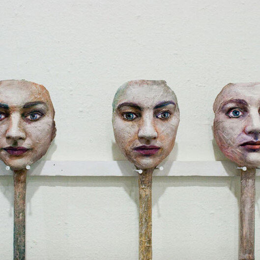 Tool / close-up 1 - 2009 - gips, stokken, olieverf, spijkers - 145x85x15 cm 